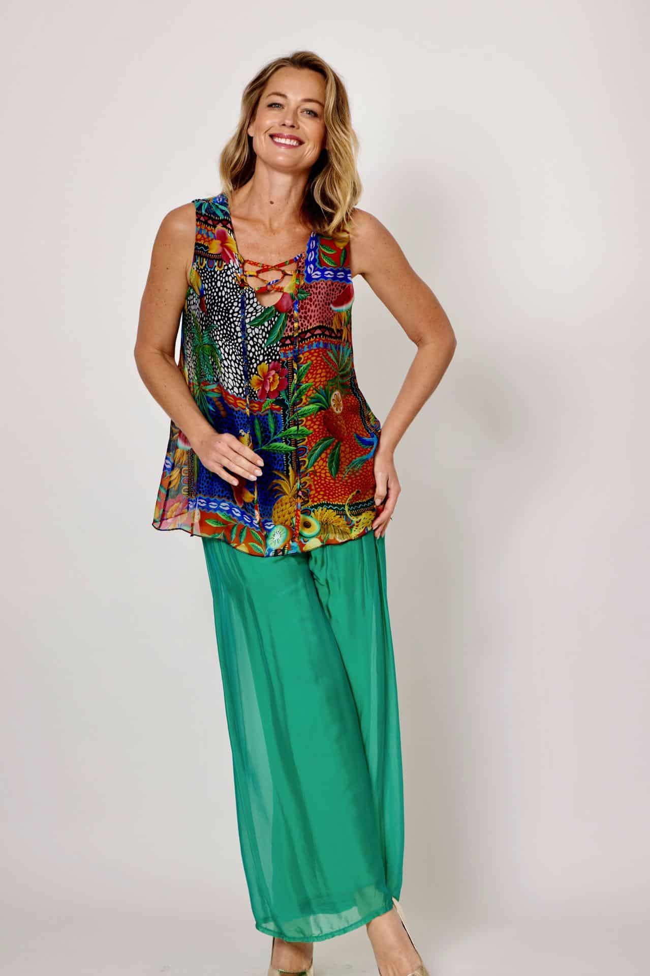 30% SILK 70% VISCOSE SIGLET, MULTI RED/GREEN JUNGLE PRINT