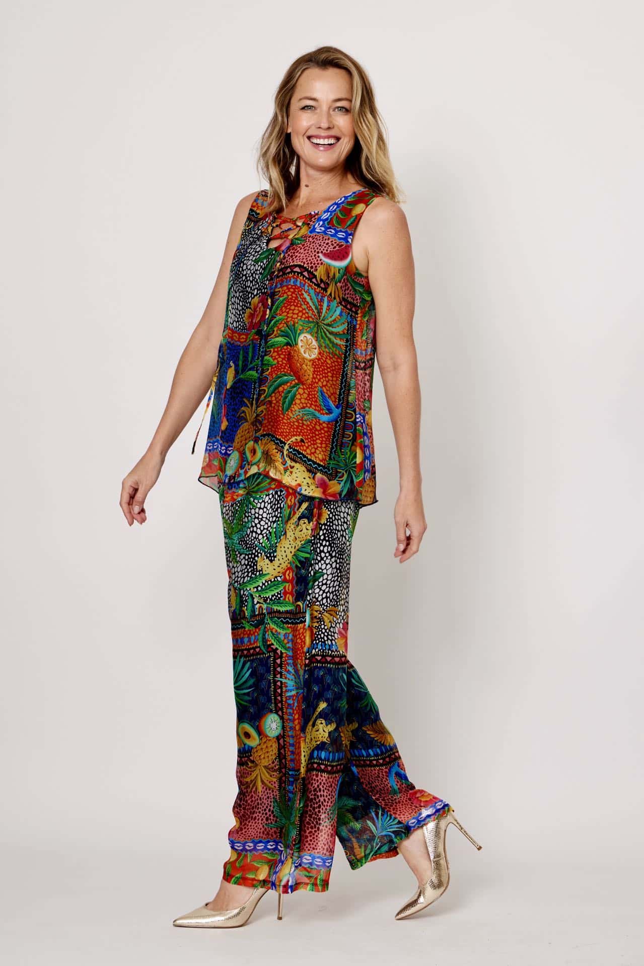 30% SILK 70% VISCOSE SIGLET, MULTI RED/GREEN JUNGLE PRINT